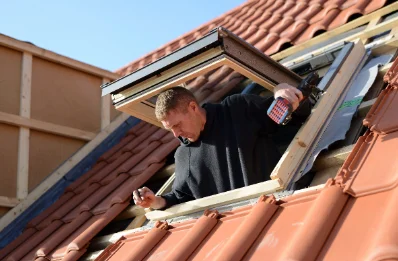 Pose de fenêtres de toit Velux à Langley